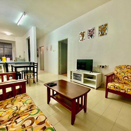 Batu Ferringhi Bayu Emas Apartment Εξωτερικό φωτογραφία