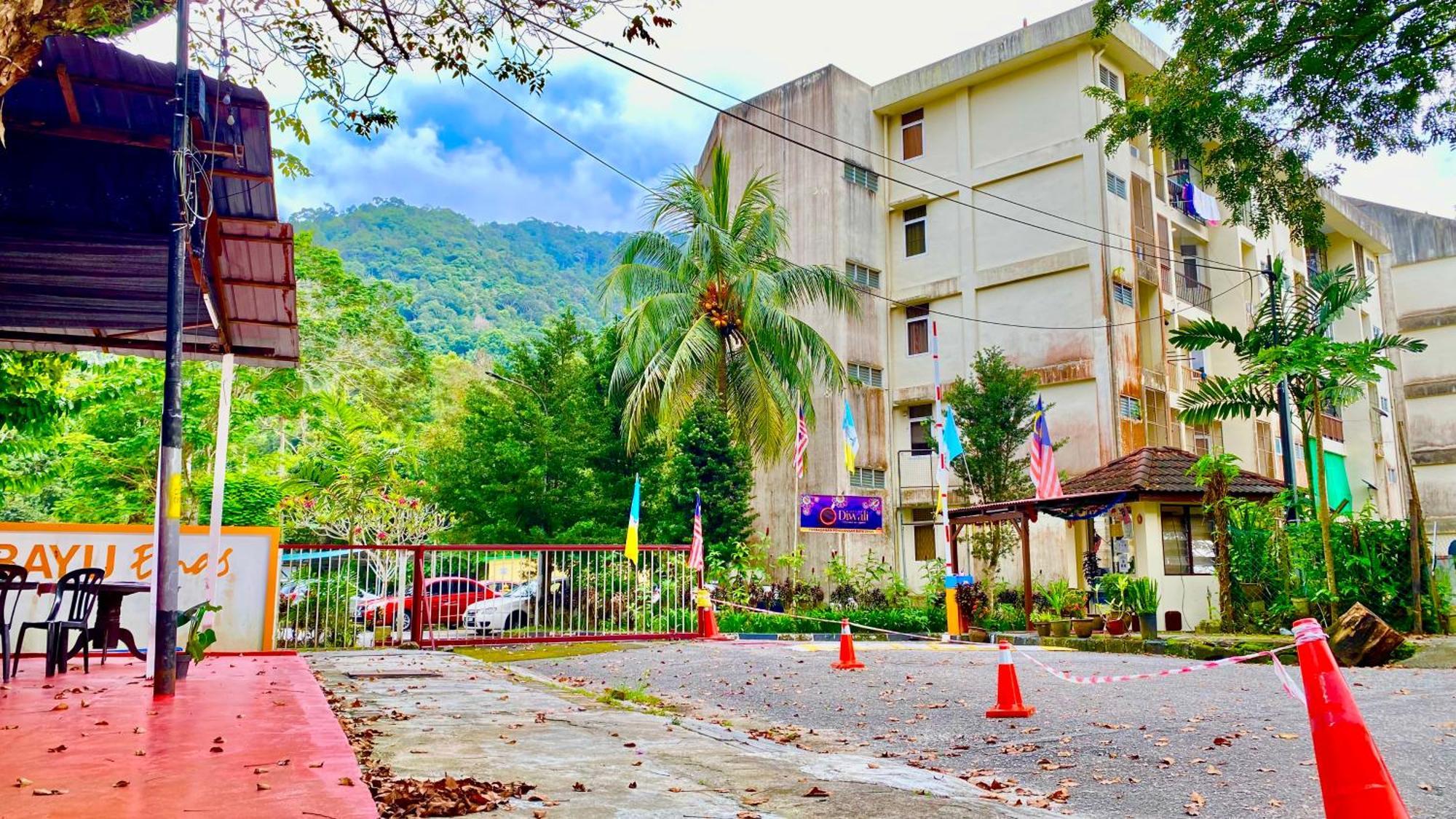 Batu Ferringhi Bayu Emas Apartment Εξωτερικό φωτογραφία